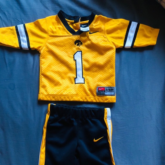 Hawkeyes jersey/pants - Picture 2 of 2
